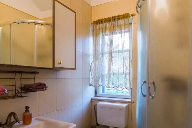 Villa Roza - One Bedroom Villa with Swimming Pool-Bathroom