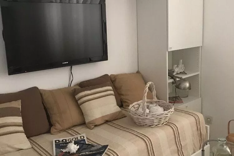 Apartment Oleander - One Bedroom Apartment with Terrace-Living room