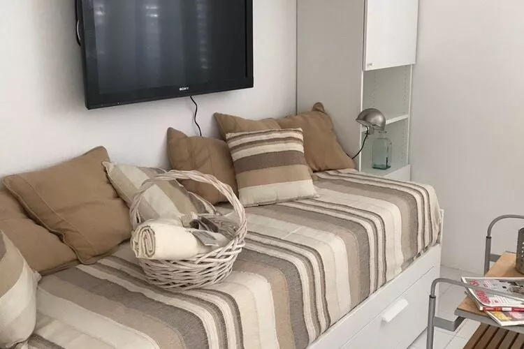 Apartment Oleander - One Bedroom Apartment with Terrace-Living room