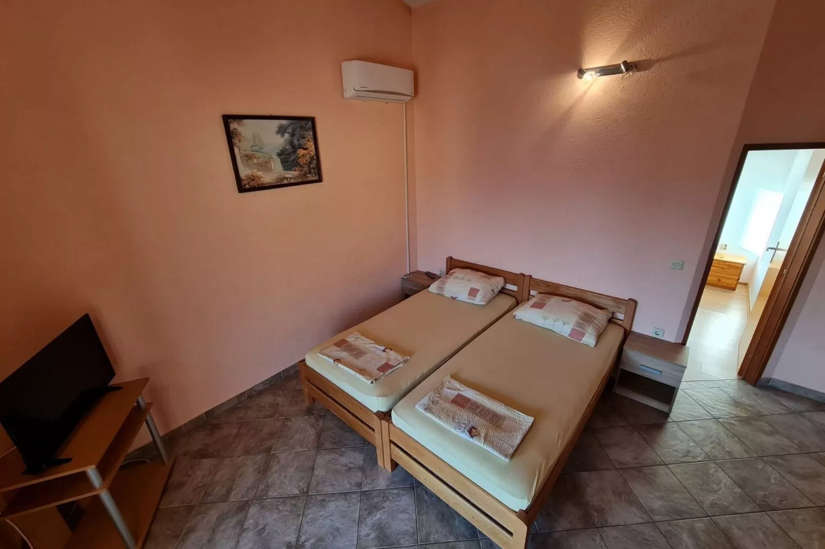 Apartments Robi - One Bedroom Apartment with Terrace-Chambre