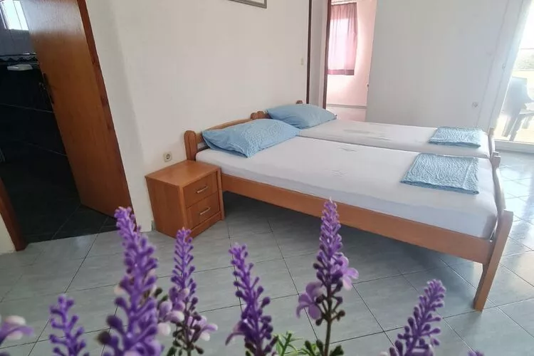 Apartments Robi - Two Bedroom Apartment with Terrace-Chambre