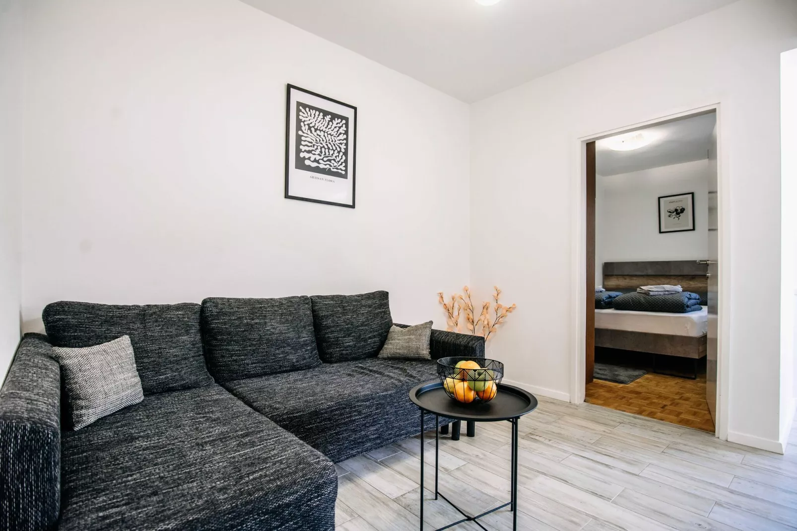 Apartment Wanda - Two Bedroom Apartment with City View-Living room