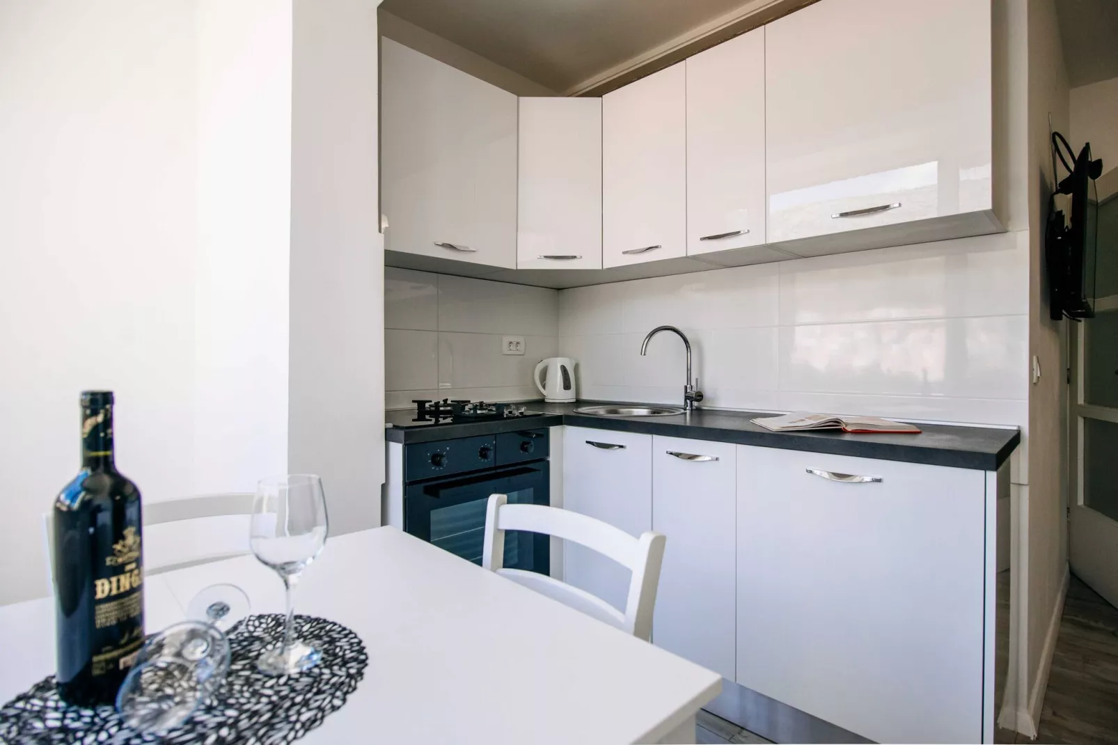 Apartment Wanda - Two Bedroom Apartment with City View-Kitchen