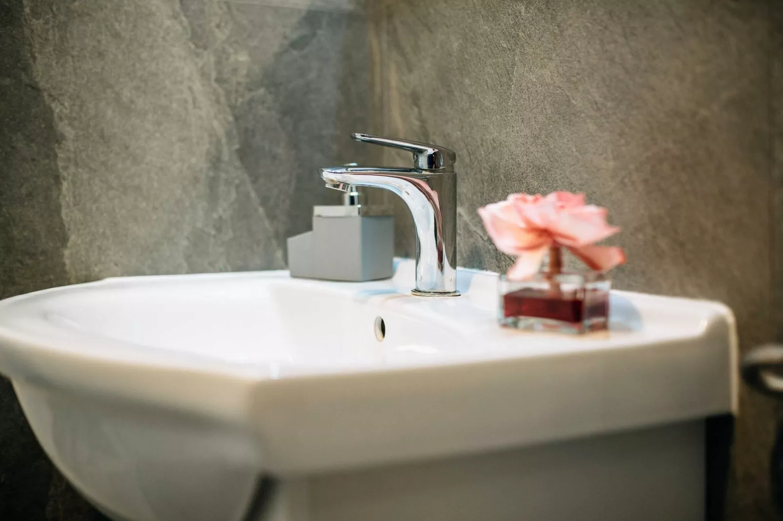 Apartment Wanda - Two Bedroom Apartment with City View-Bathroom