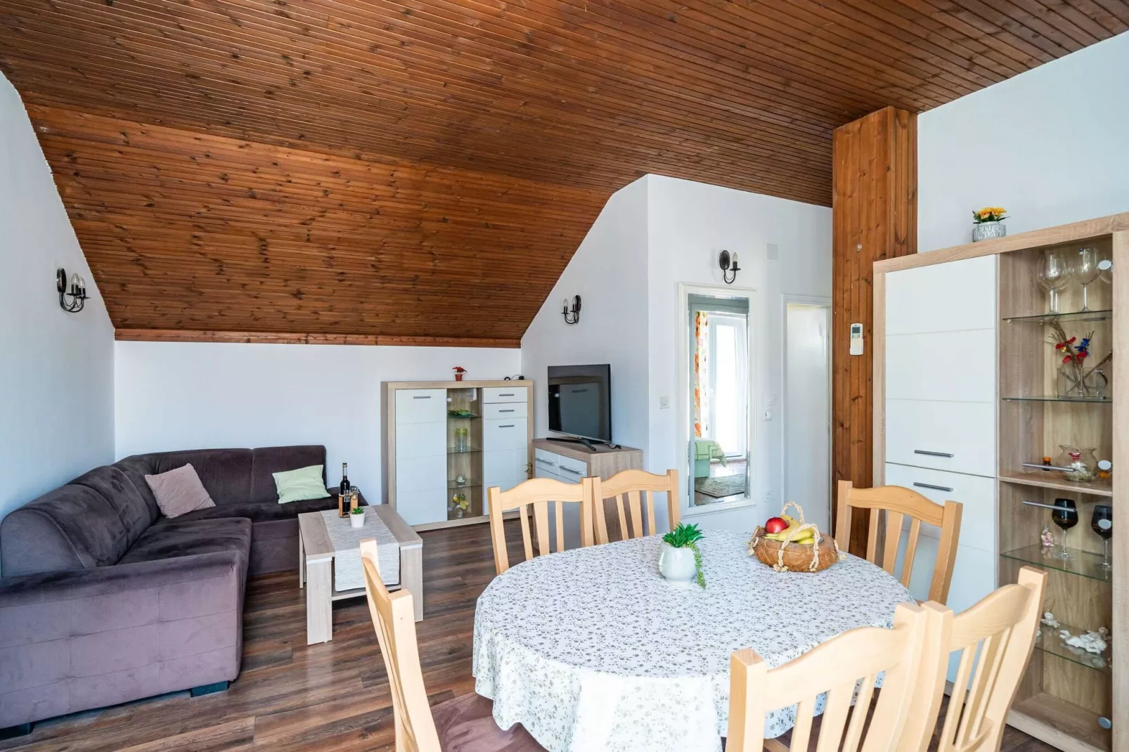 Apartment Dorica - One Bedroom Apartment with Terrace-Dining room