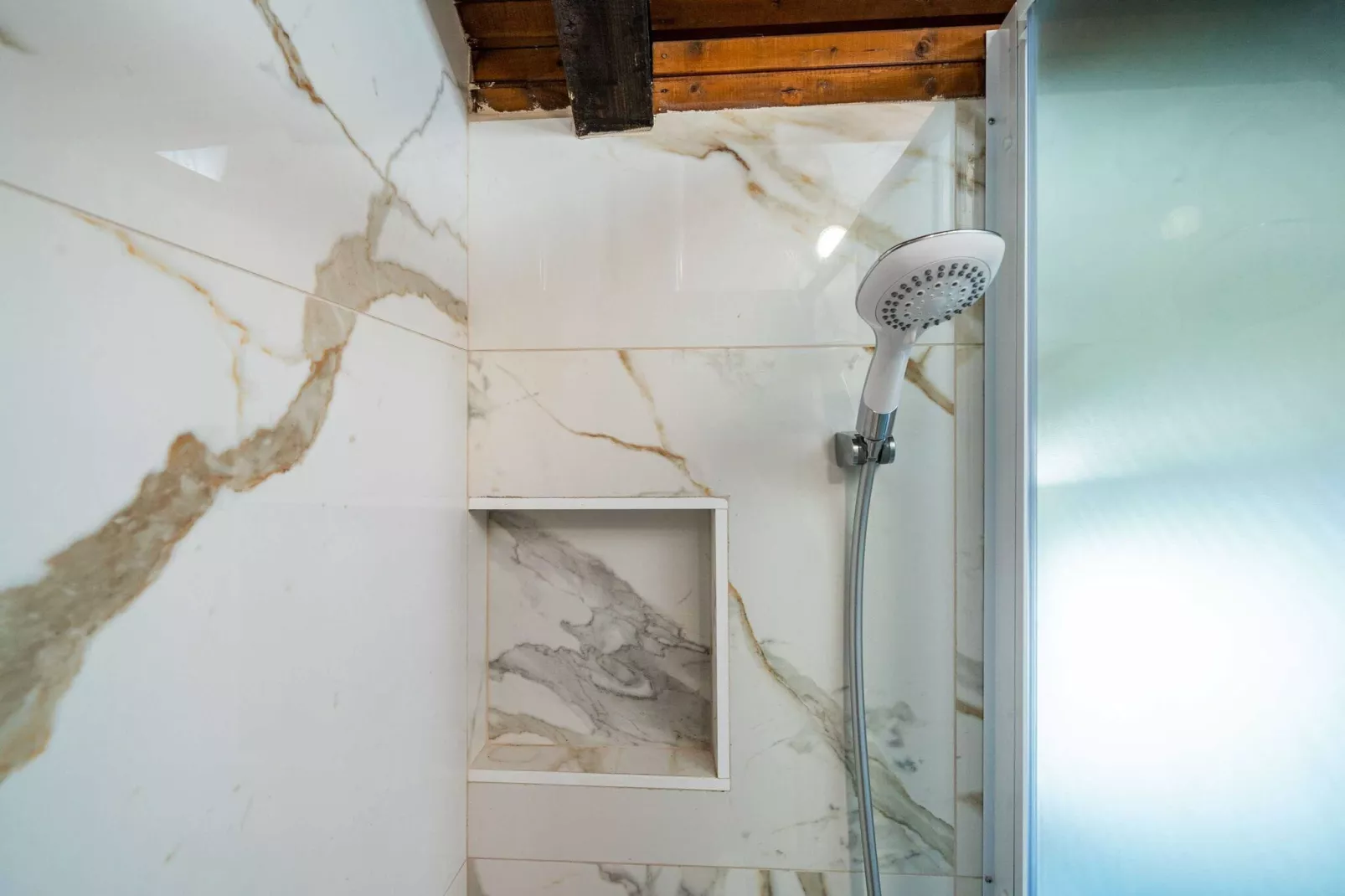 Apartment Dorica - One Bedroom Apartment with Terrace-Bathroom