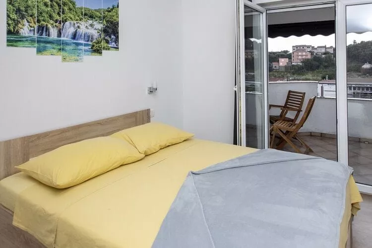 Apartment Mia - Two Bedroom Apartment with Balcony-Chambre