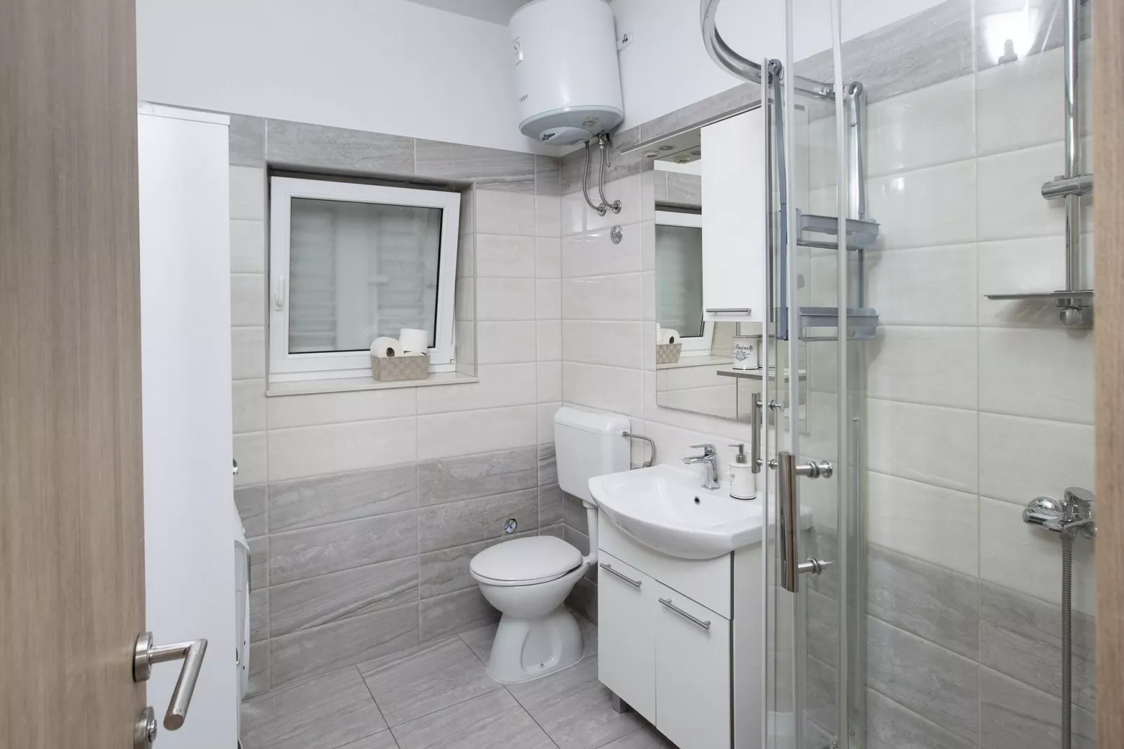 Apartment Mia - Two Bedroom Apartment with Balcony-Salle de bain
