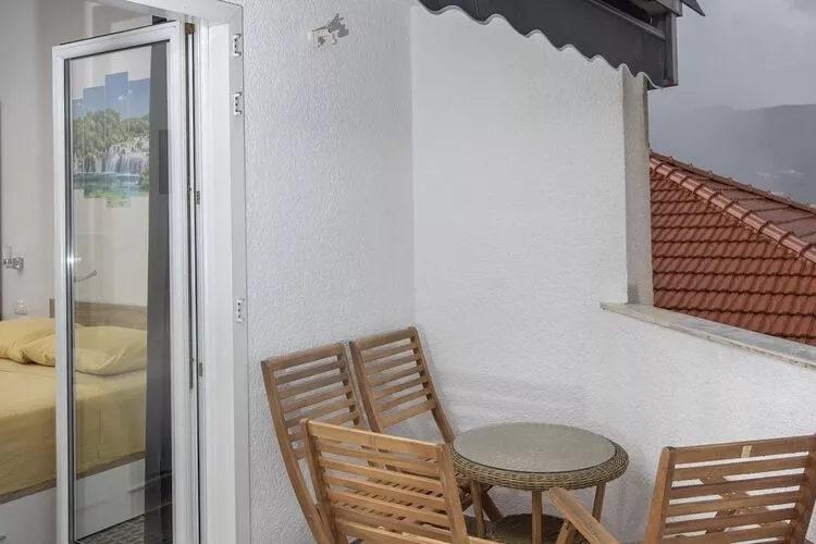 Apartment Mia - Two Bedroom Apartment with Balcony-Terrasse