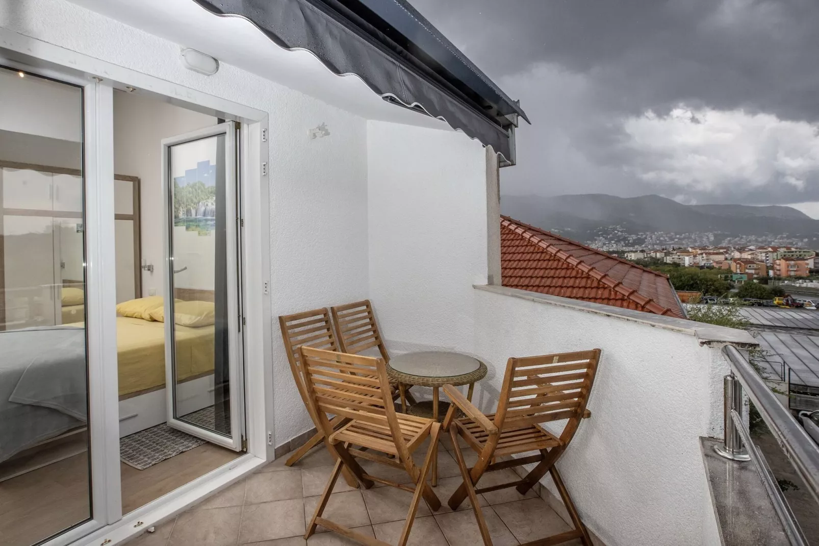 Apartment Mia - Two Bedroom Apartment with Balcony-Terrasse
