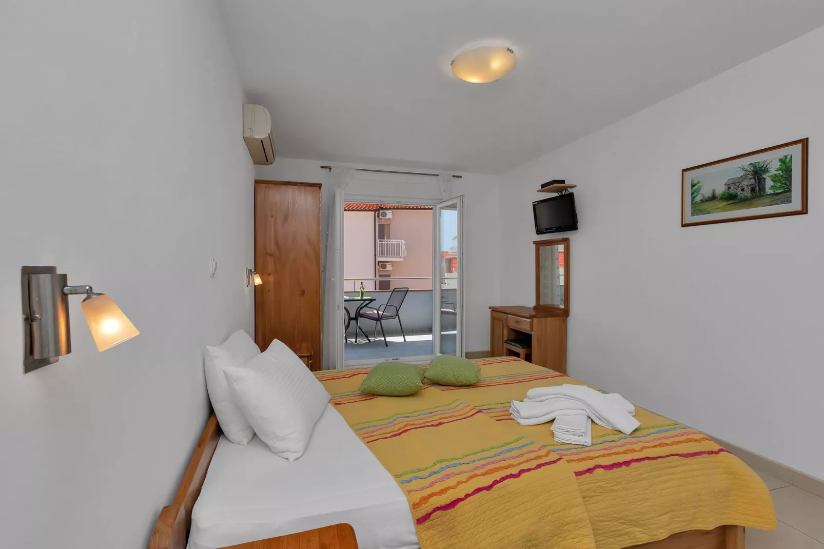 Apartments Villa Juric - Studio Apartment with Balcony (Crveni Studio)-Bedroom