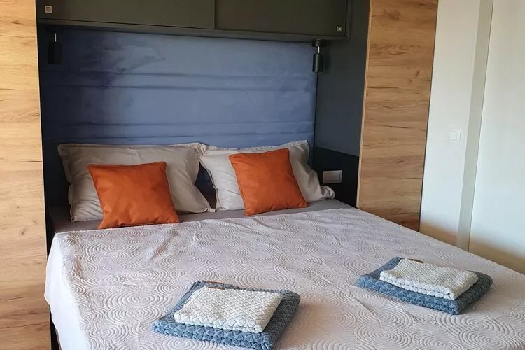 Mobile Homes Karlo & Dino - Superior Two Bedroom Mobile Home with Terrace - Karlo-Bedroom