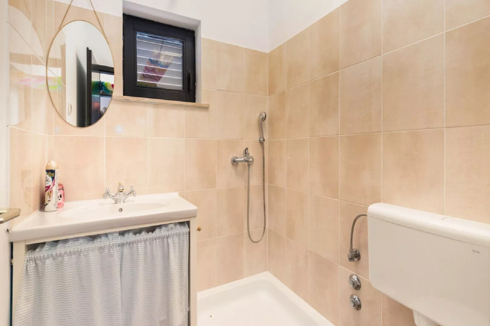 Apartments Ilija Njavro - Studio Apartment with Balcony (Apartment 1)-Bathroom
