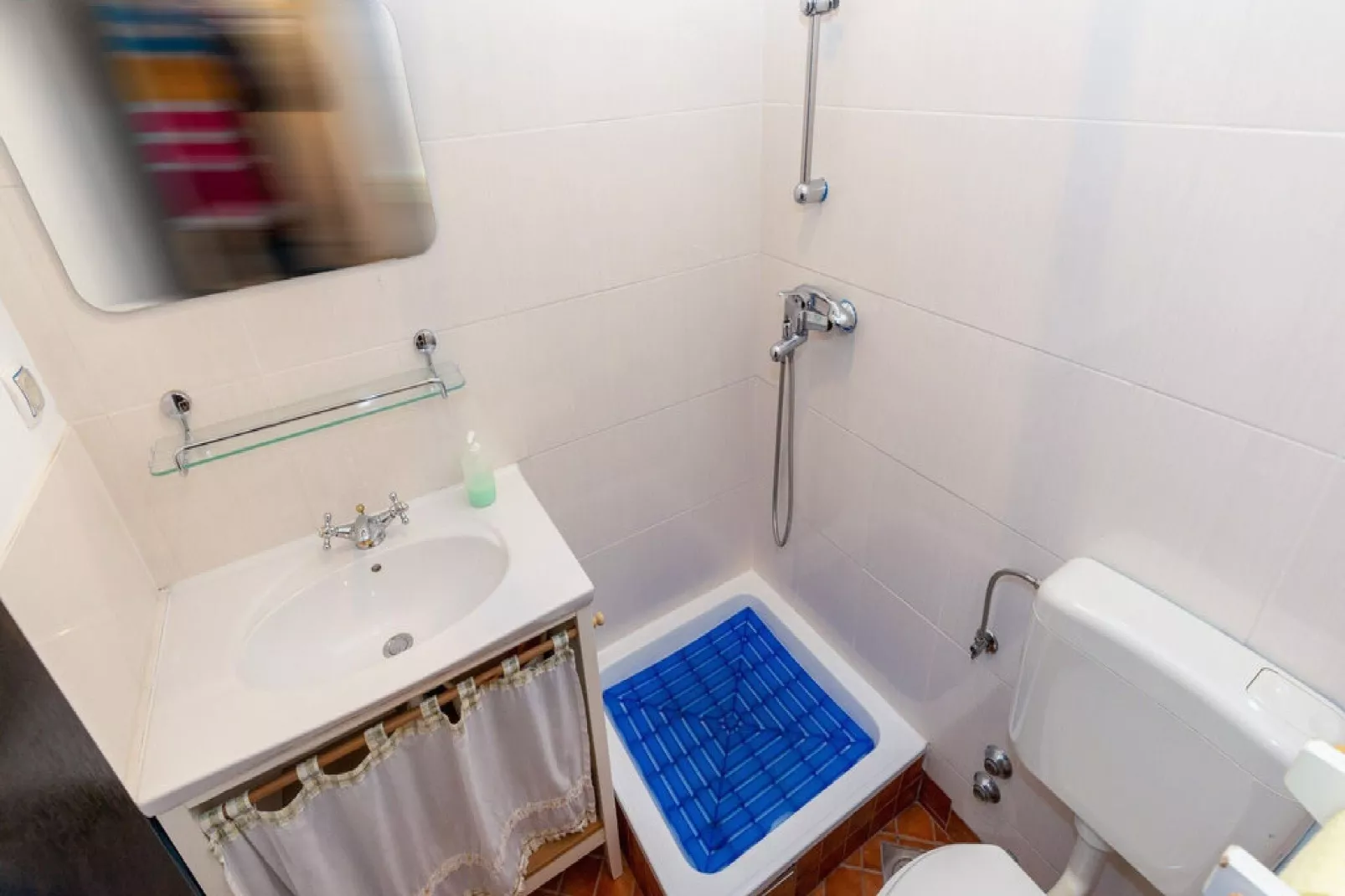 Apartments Ilija Njavro - One Bedroom Apartment with Balcony (Apartment 3)-Bathroom