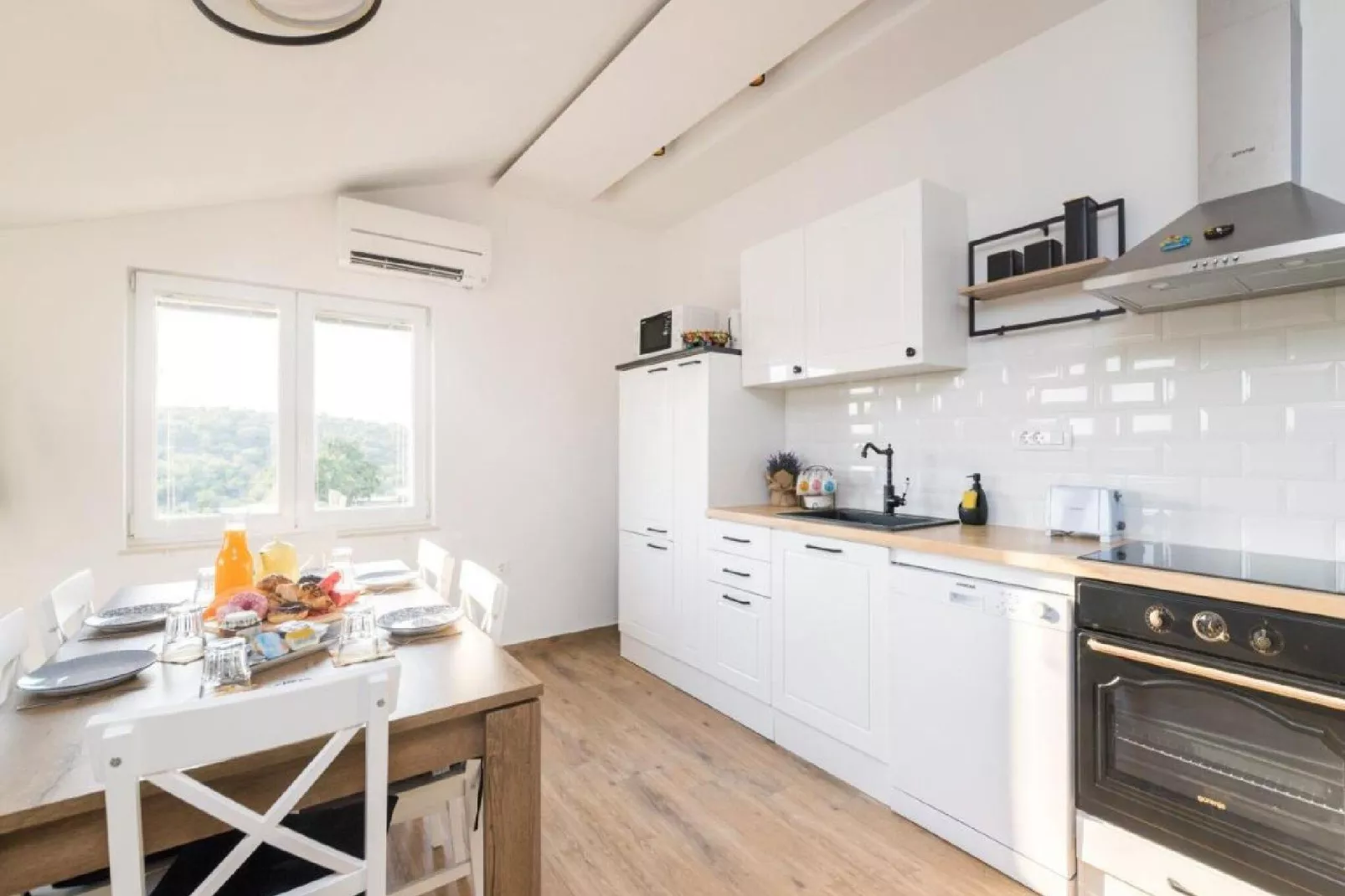 Apartments Mistral - Three Bedroom Apartment with Balcony and Shared Swimming Pool A2-Kitchen
