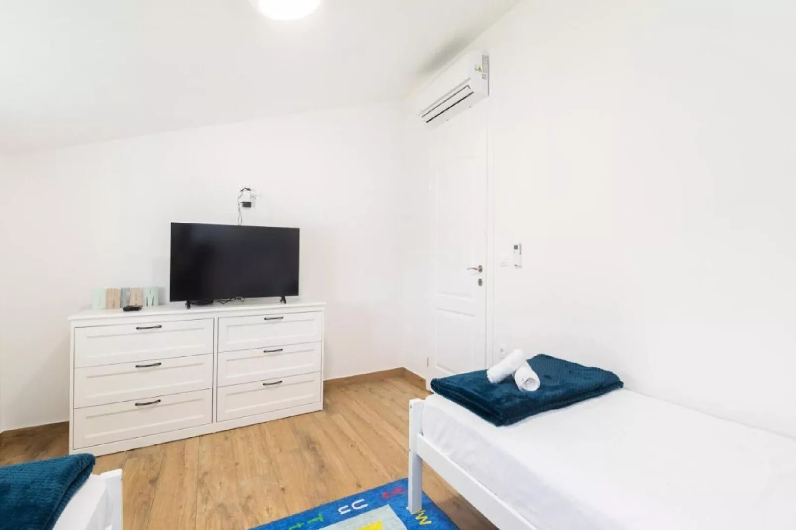 Apartments Mistral - Three Bedroom Apartment with Balcony and Shared Swimming Pool A2-Bedroom