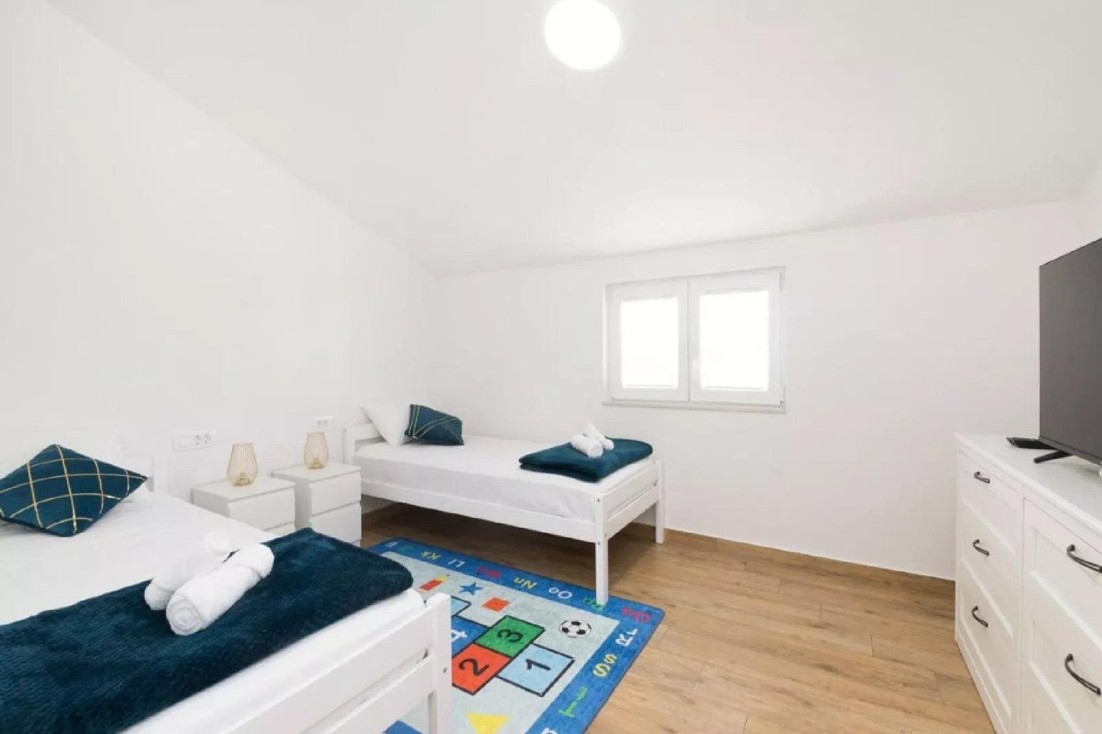 Apartments Mistral - Three Bedroom Apartment with Balcony and Shared Swimming Pool A2-Bedroom