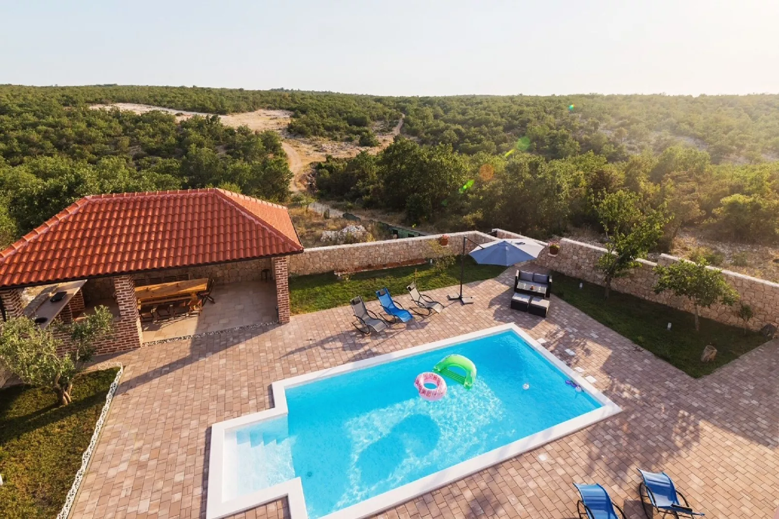 Apartments Mistral - Three Bedroom Apartment with Balcony and Shared Swimming Pool A2-Pool