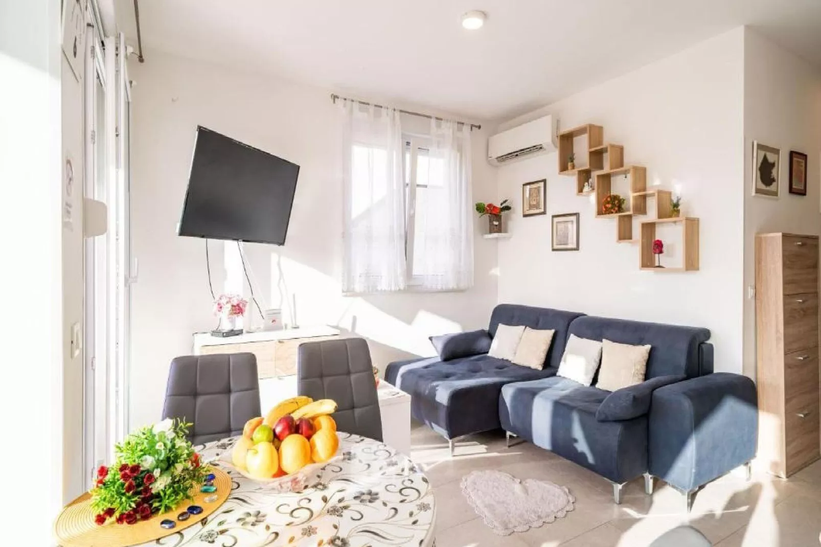 Apartment Anka - One Bedroom Apartment with Terrace-Wohnzimmer