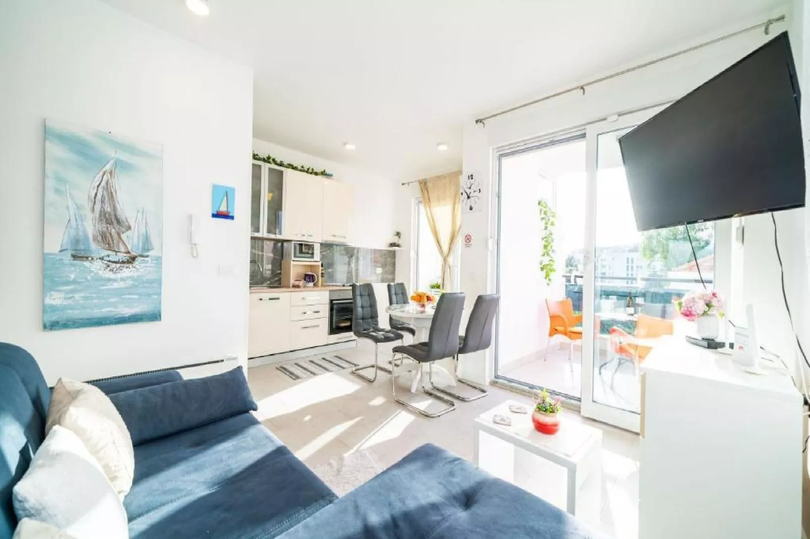 Apartment Anka - One Bedroom Apartment with Terrace-Wohnzimmer