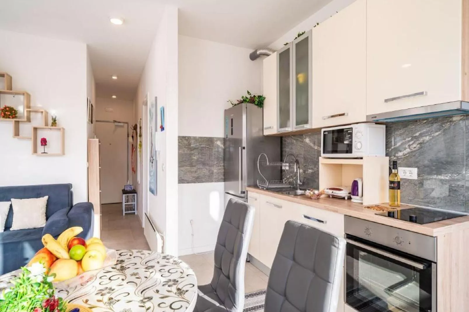 Apartment Anka - One Bedroom Apartment with Terrace-Esszimmer