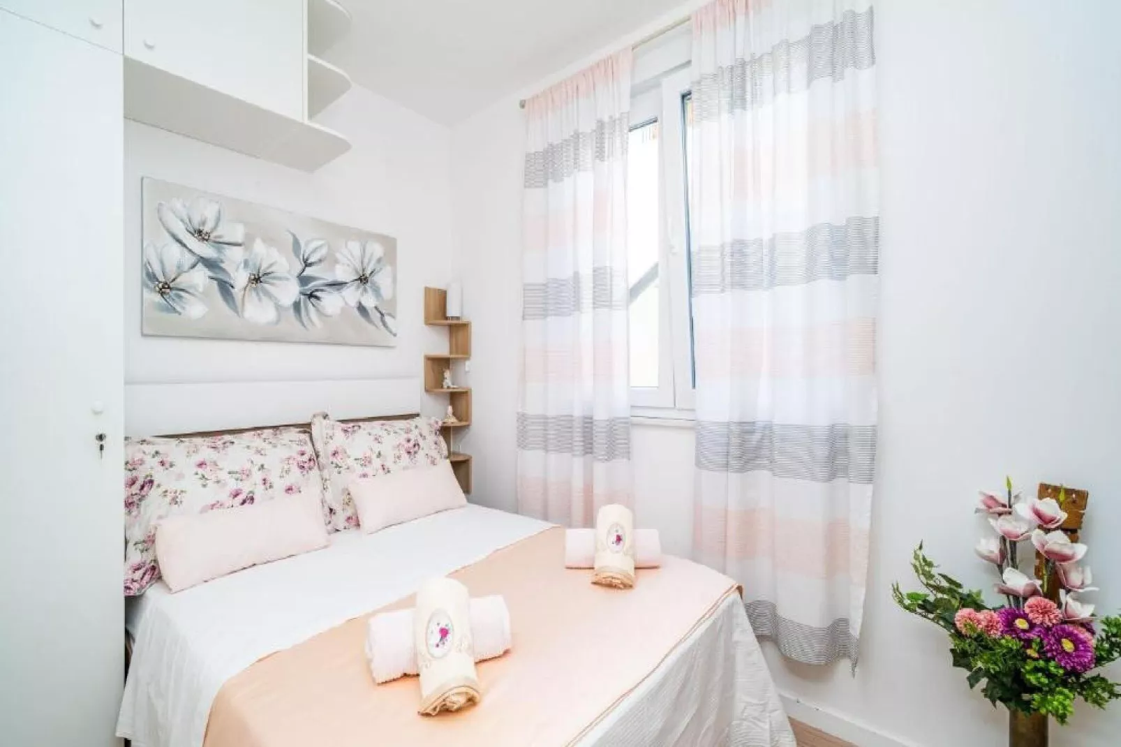 Apartment Anka - One Bedroom Apartment with Terrace-Schlafzimmer