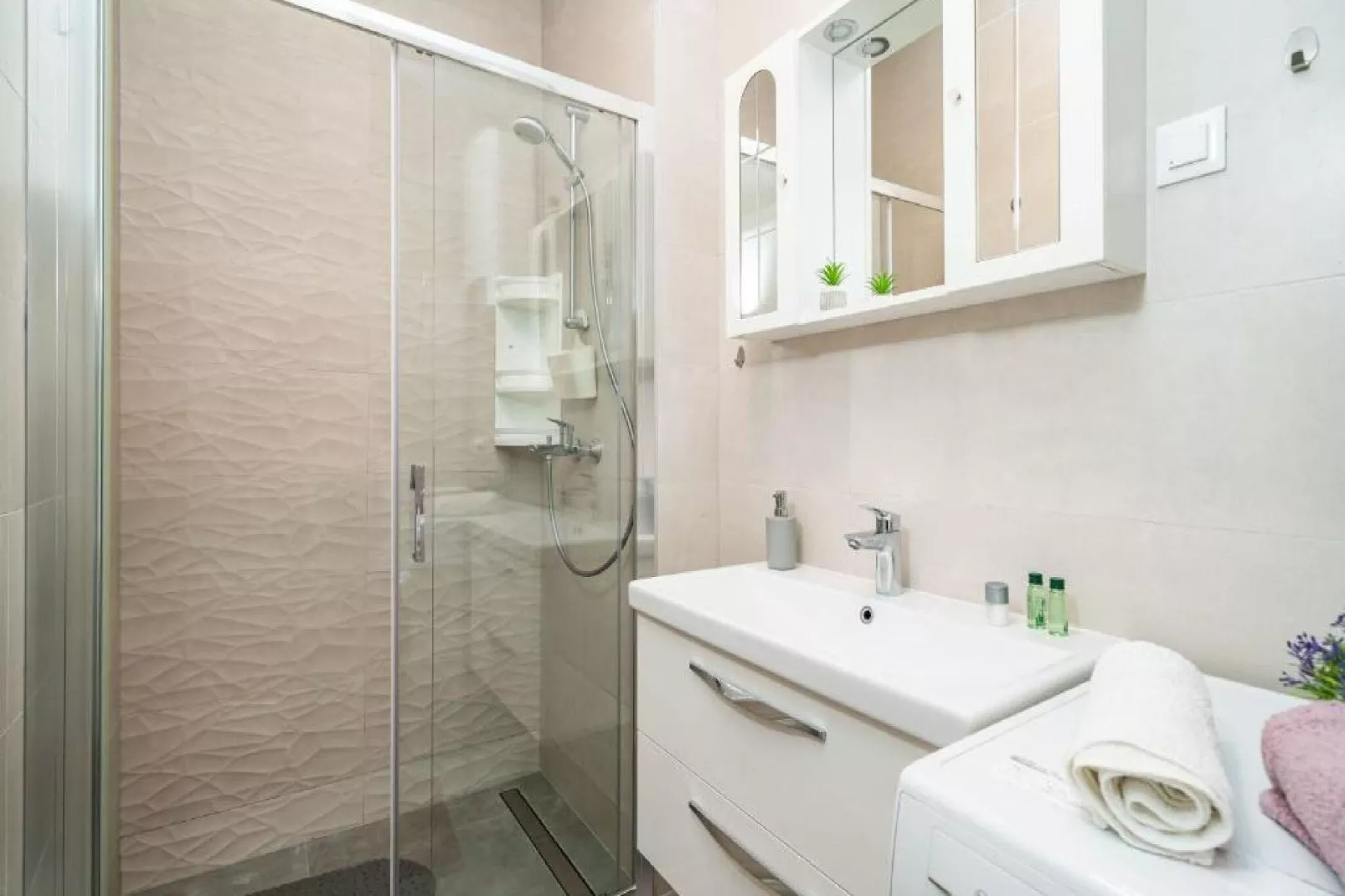 Apartment Anka - One Bedroom Apartment with Terrace-Badezimmer