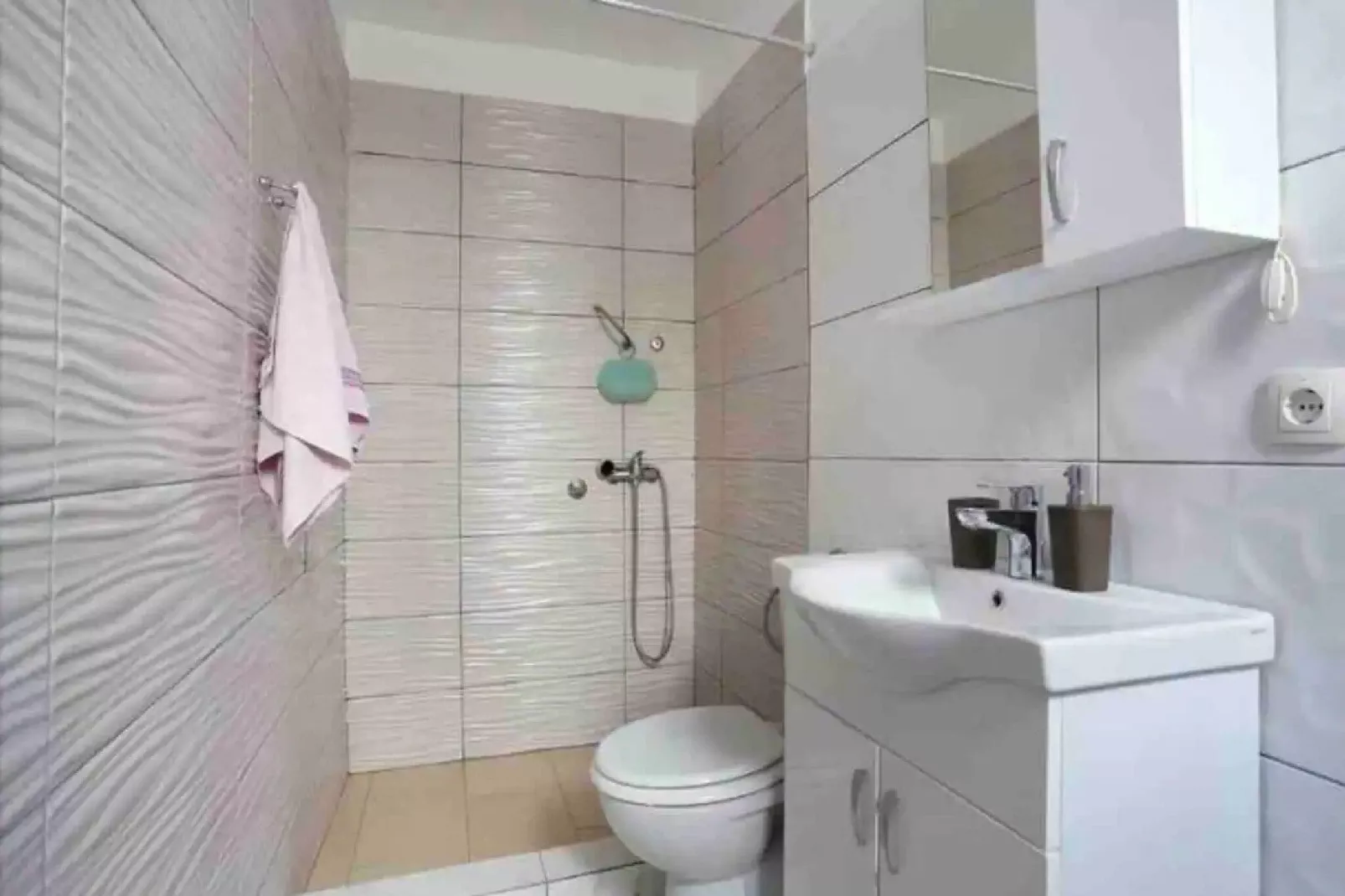 Seafront House Antonia - Two Bedroom Holiday Home with Sea View-Salle de bain