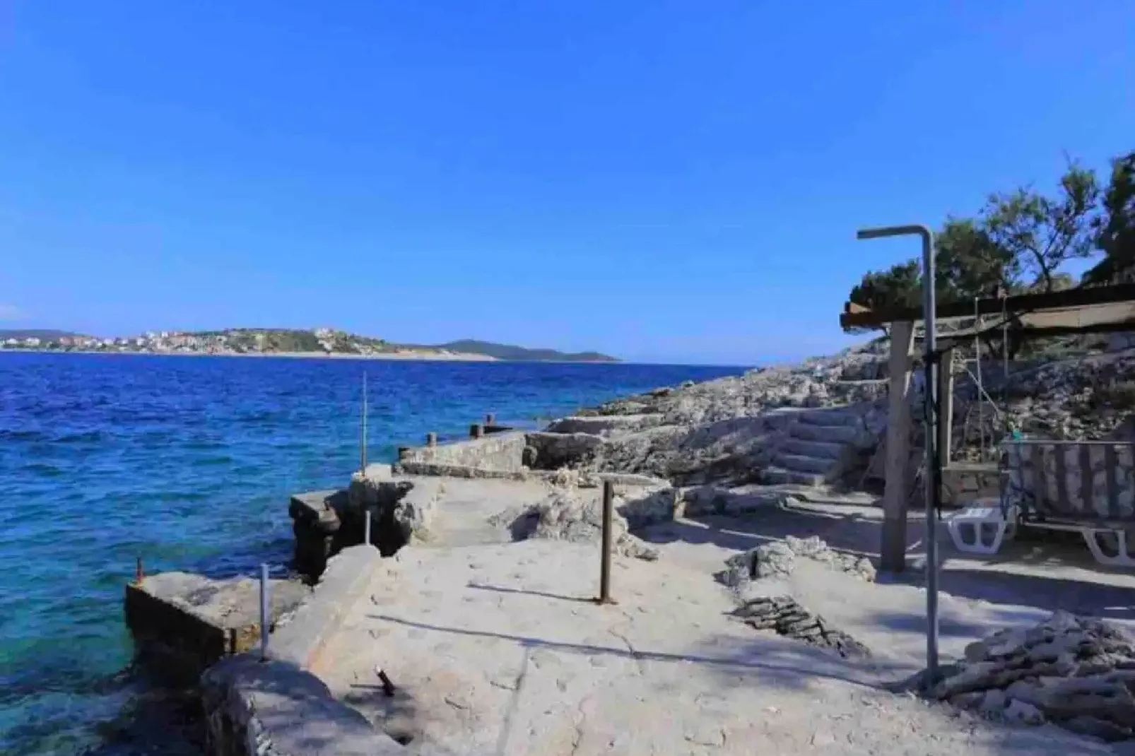 Seafront House Antonia - Two Bedroom Holiday Home with Sea View-Ambiance