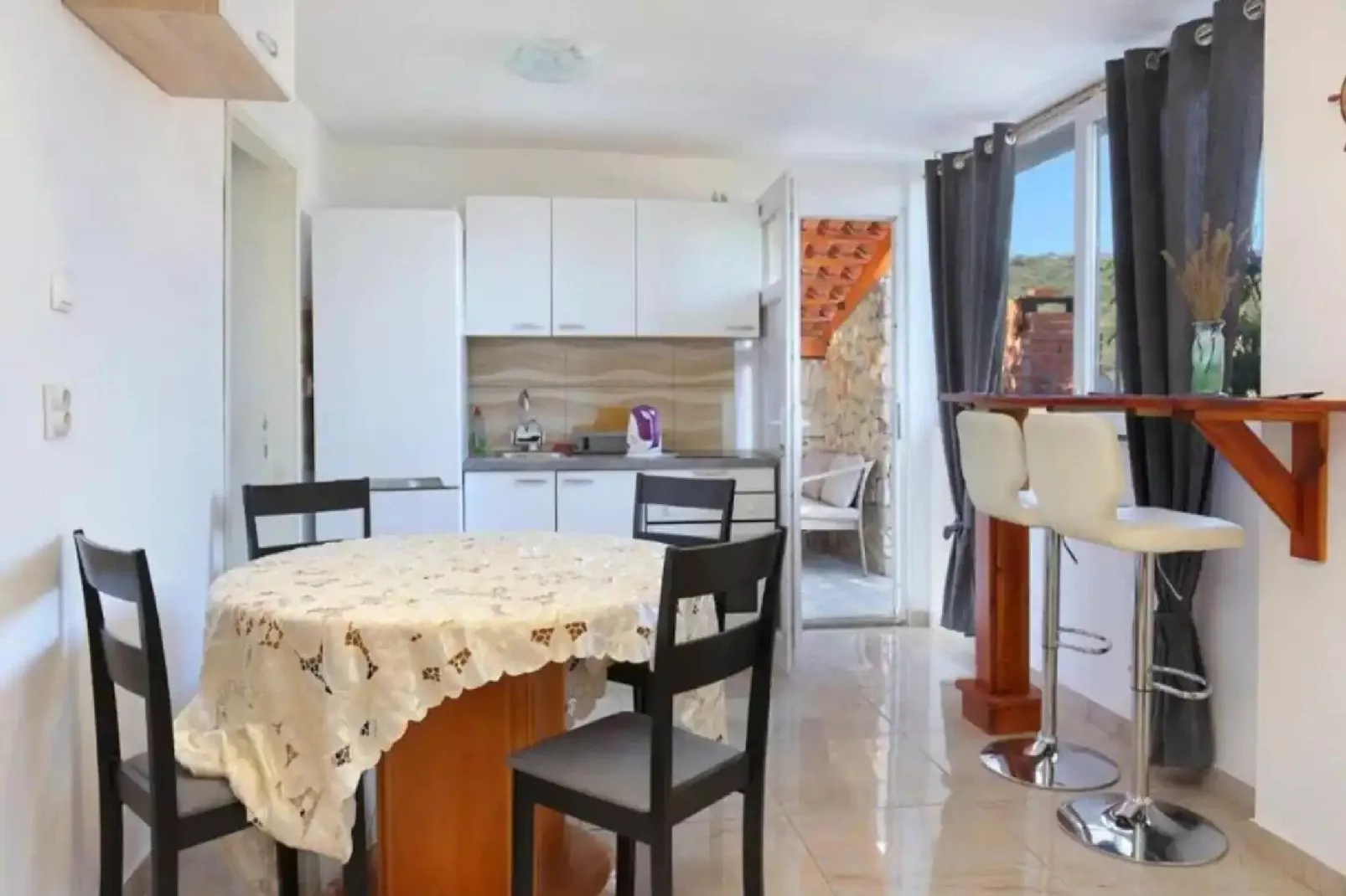 Seafront House Antonia - Two Bedroom Holiday Home with Sea View-Intérieur
