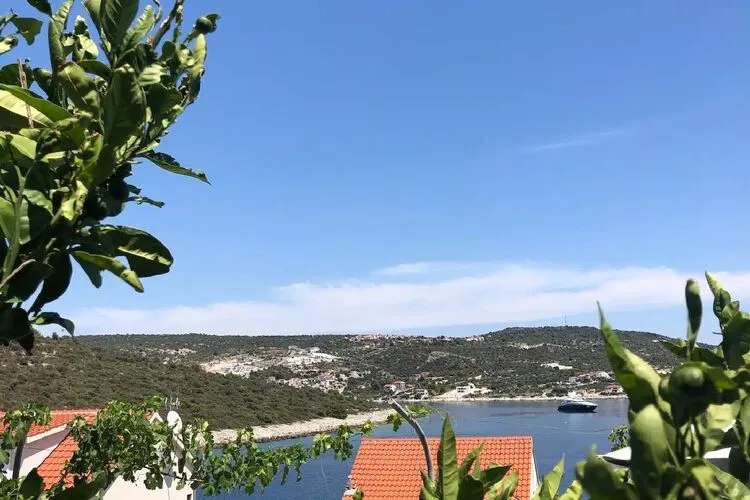 Seafront House Antonia - Two Bedroom Holiday Home with Sea View-Vue