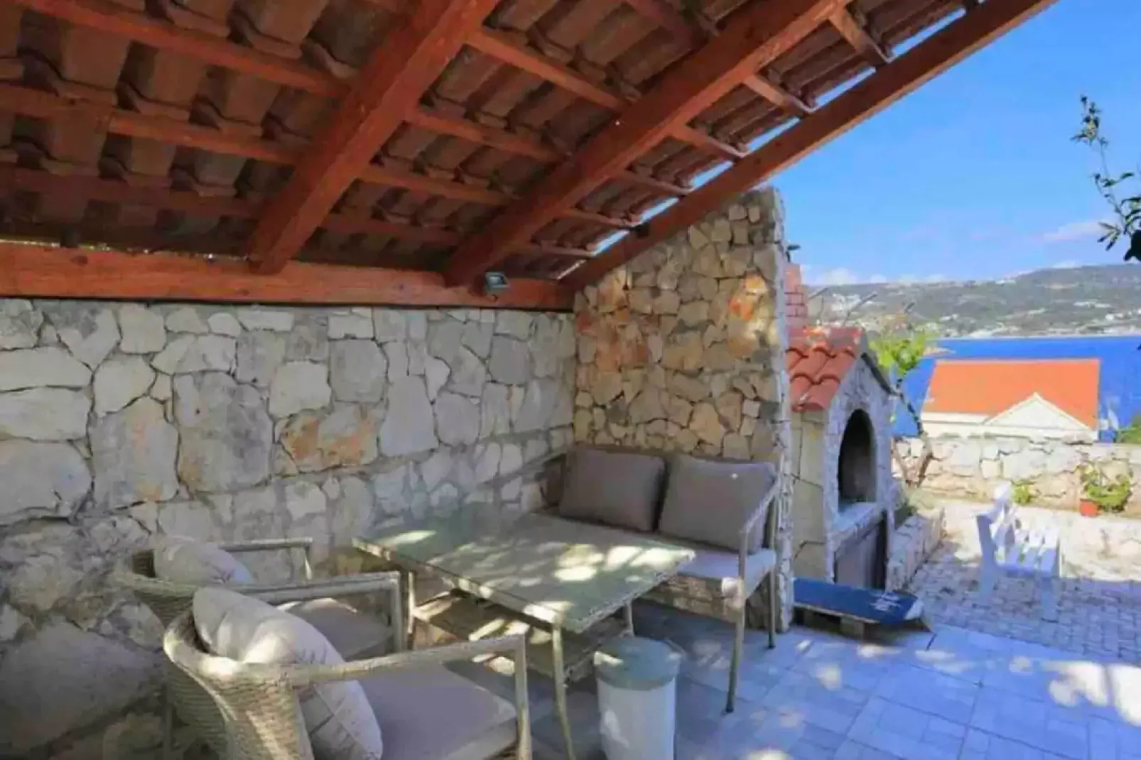 Seafront House Antonia - Two Bedroom Holiday Home with Sea View-Terrasse