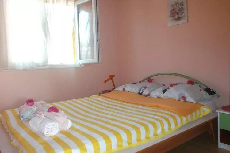 Apartments Sunce - One Bedroom Apartment with Terrace and Sea View (ŽUTI)-Bedroom
