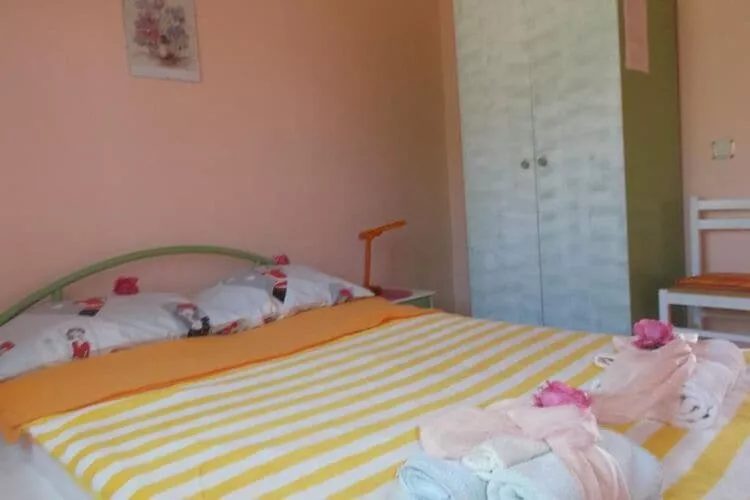 Apartments Sunce - One Bedroom Apartment with Terrace and Sea View (ŽUTI)-Bedroom