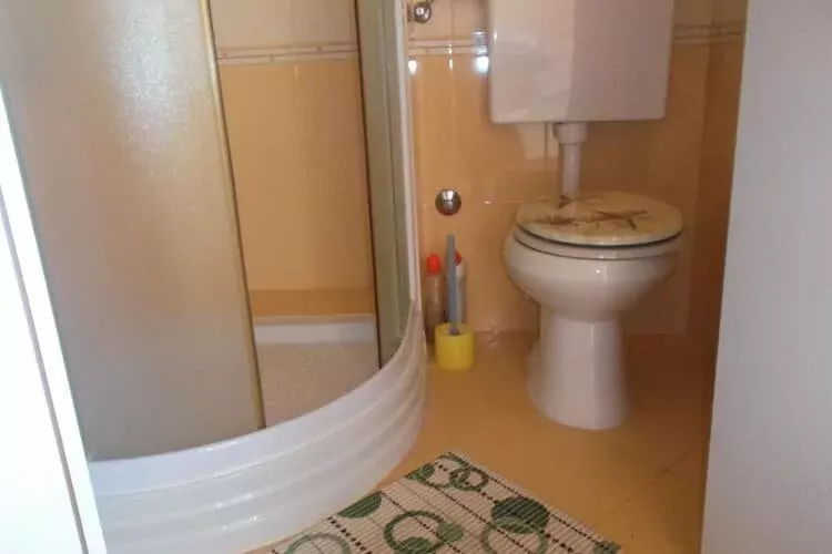 Apartments Sunce - One Bedroom Apartment with Terrace and Sea View (ŽUTI)-Bathroom