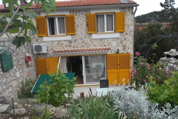 Apartments Sunce - One Bedroom Apartment with Terrace and Sea View (ŽUTI)-Outdoor
