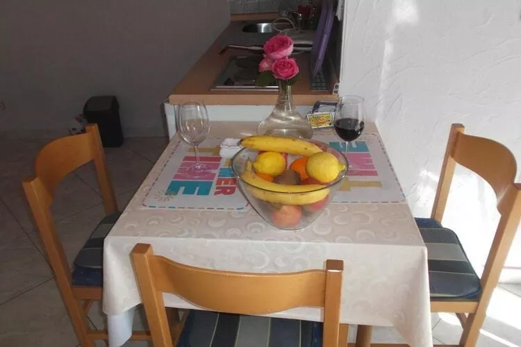Apartments Sunce - One Bedroom Apartment with Sea View and Terrace (PLAVI)-Dining room