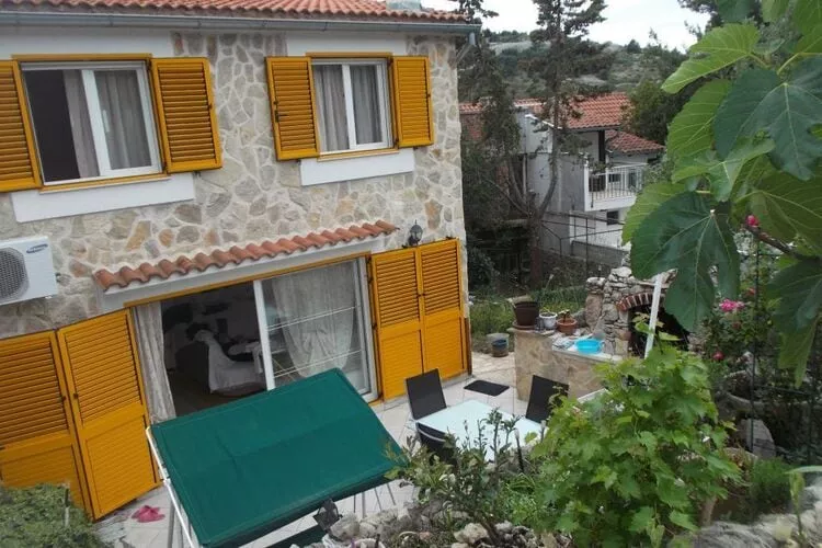 Apartments Sunce - One Bedroom Apartment with Sea View and Terrace (PLAVI)-Outdoor