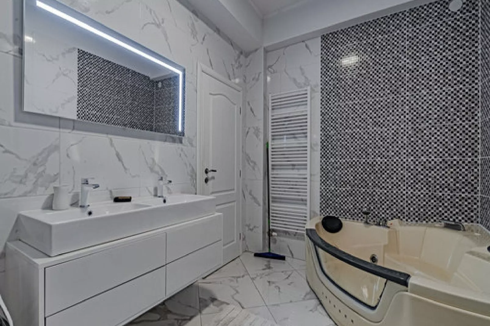 Villa Ponar - Two Bedroom Villa with Terrace and Swimming Pool-Salle de bain