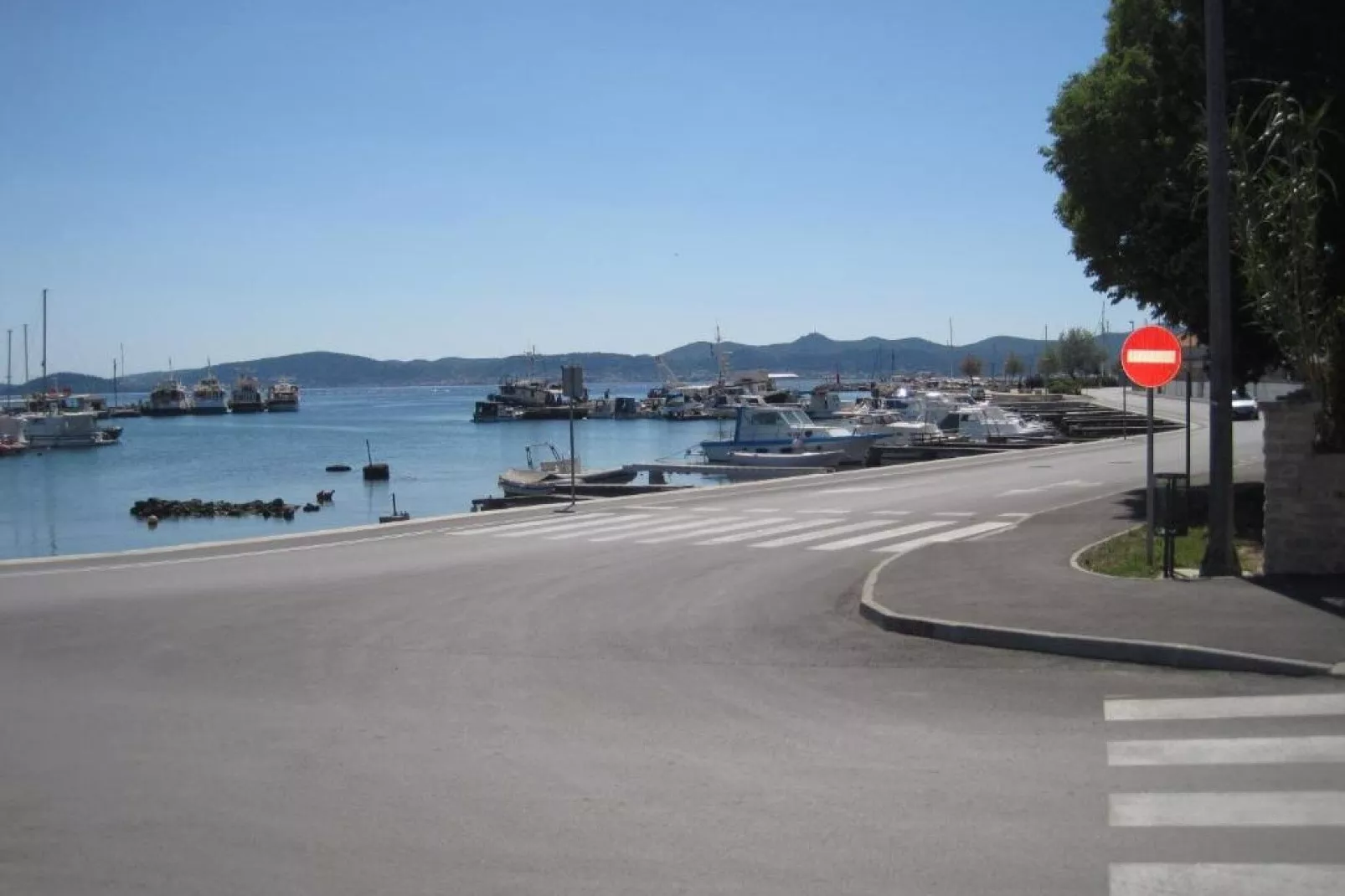 Apartments Amalia - Two Bedroom Apartment with Roofed Terrace (Amalia 2)-Ambiente
