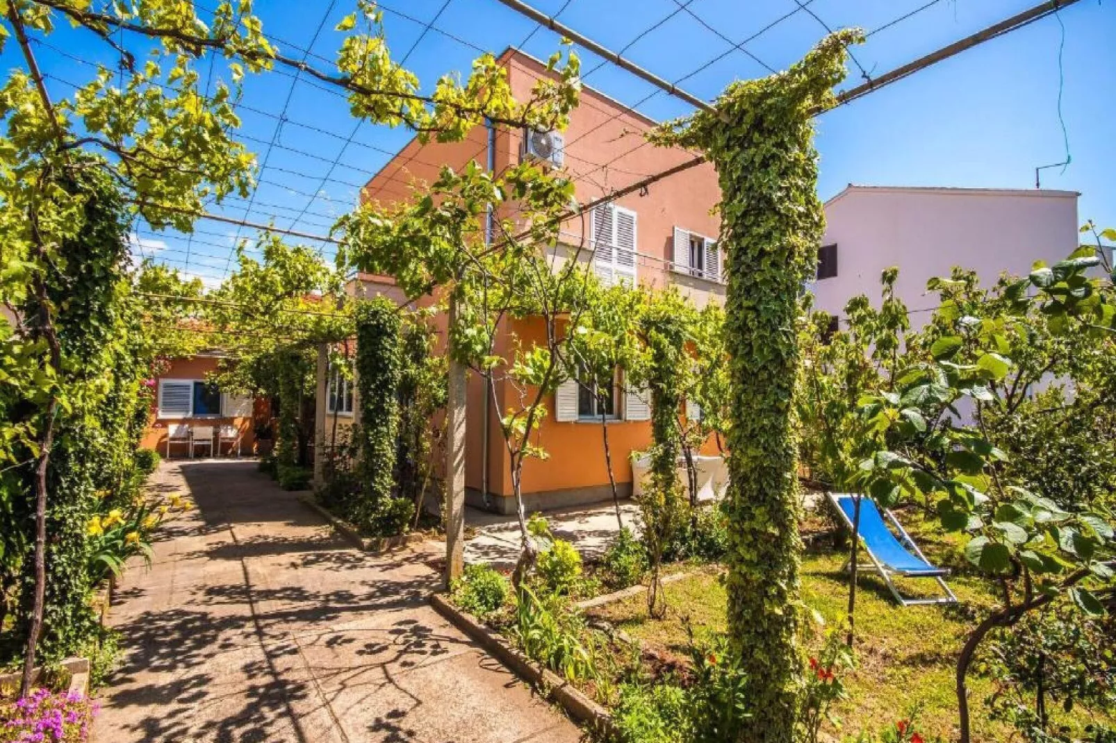 Apartments Amalia - Two Bedroom Apartment with Roofed Terrace (Amalia 2)-Außenbereich