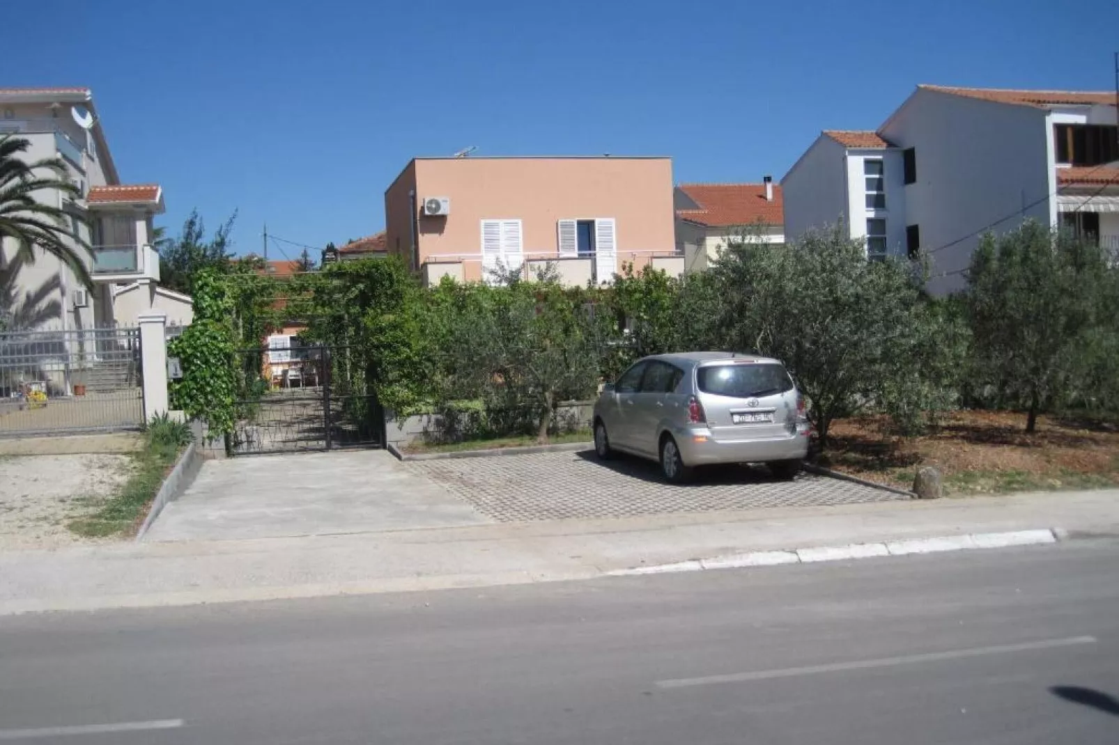 Apartments Amalia - Two Bedroom Apartment with Roofed Terrace (Amalia 2)-Parkplatz