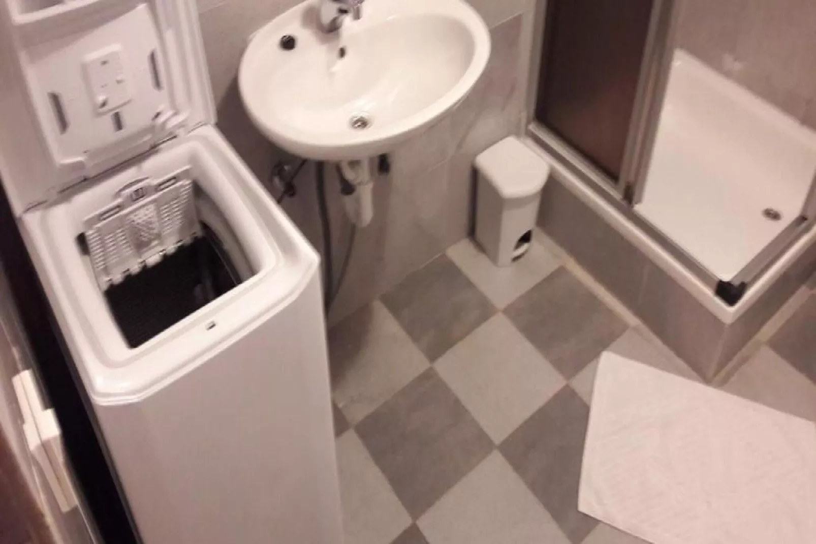 Apartments Kozino - One Bedroom Apartment with Terrace (Apartment 1)-Salle de bain