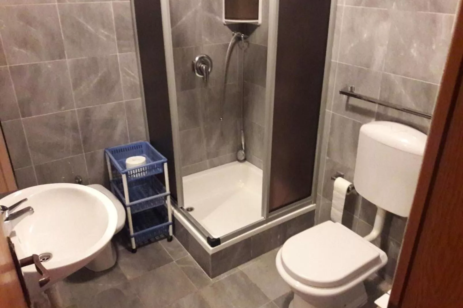 Apartments Kozino - Two Bedroom Apartment with Terrace (Apartment 2)-Badezimmer