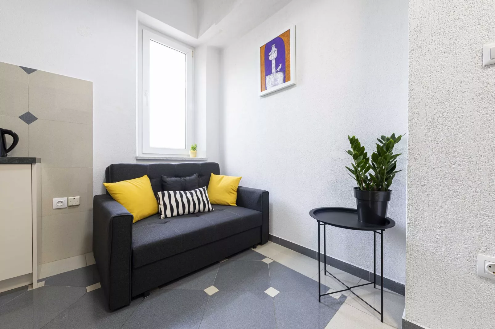 Apartment Iva - One Bedroom Apartment with Balcony-Wohnzimmer