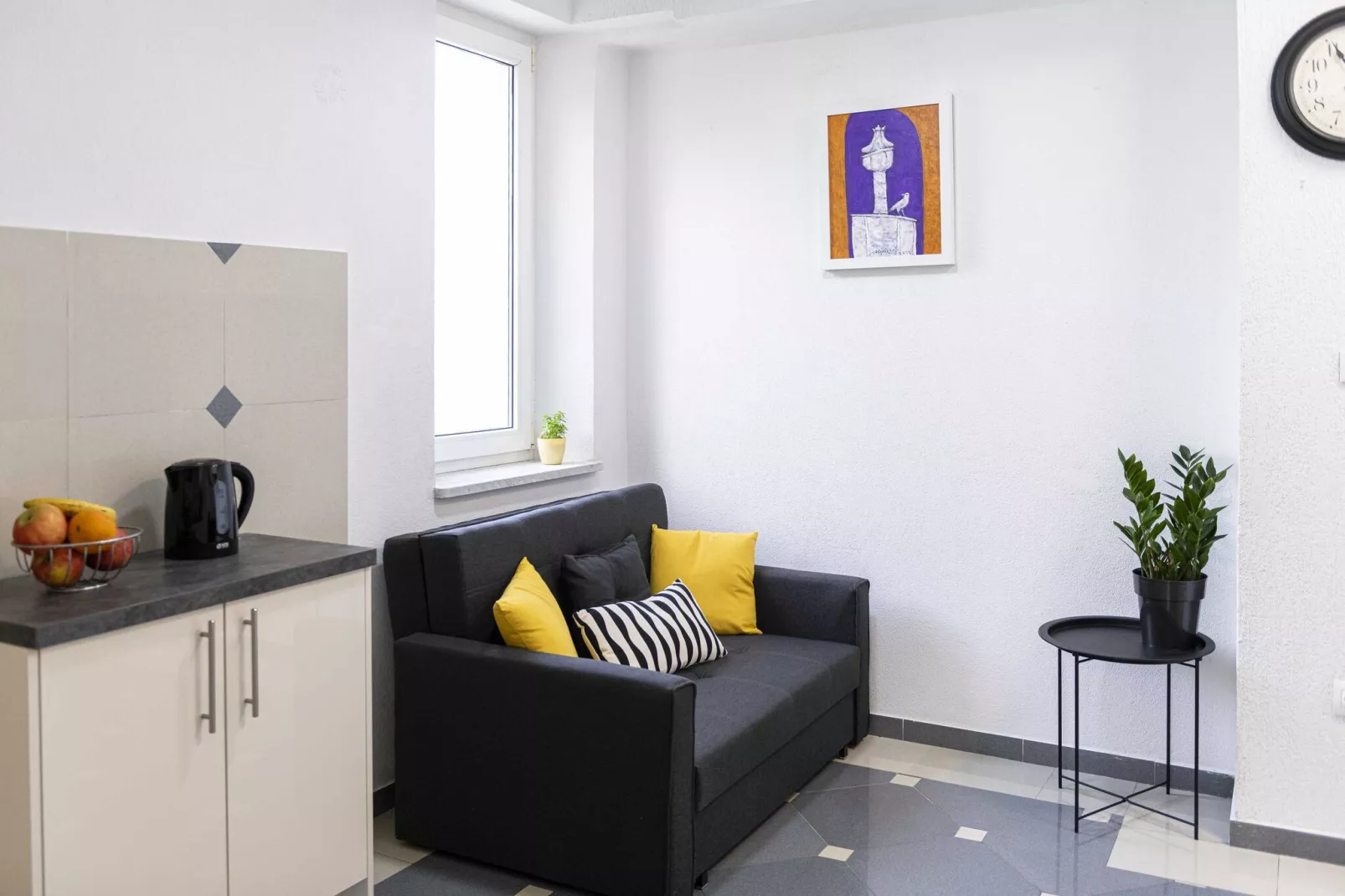 Apartment Iva - One Bedroom Apartment with Balcony-Wohnzimmer