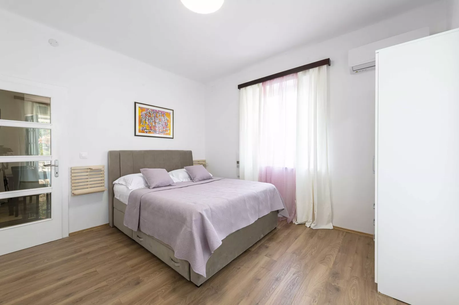 Apartment Iva - One Bedroom Apartment with Balcony-Schlafzimmer