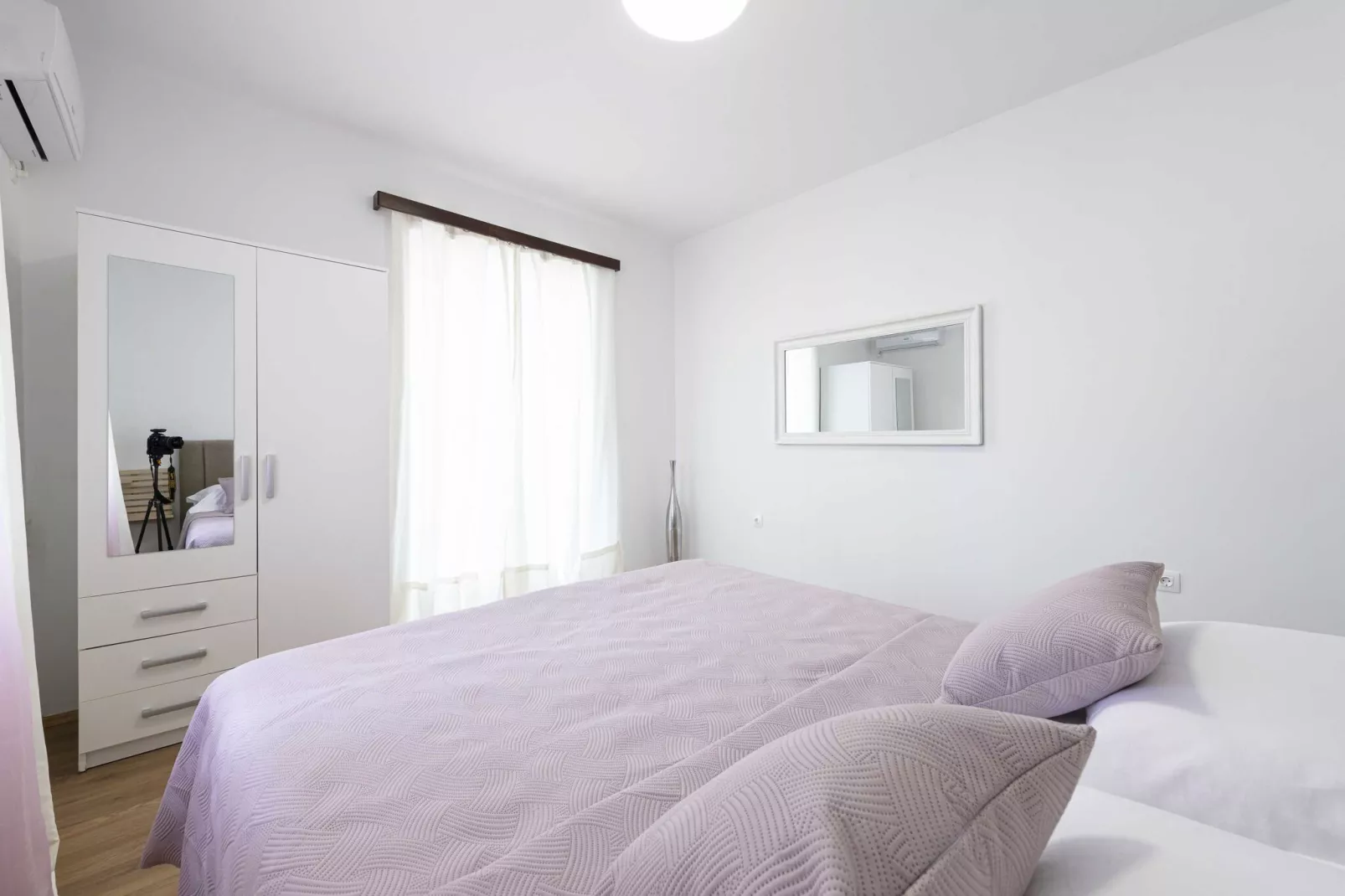 Apartment Iva - One Bedroom Apartment with Balcony-Schlafzimmer