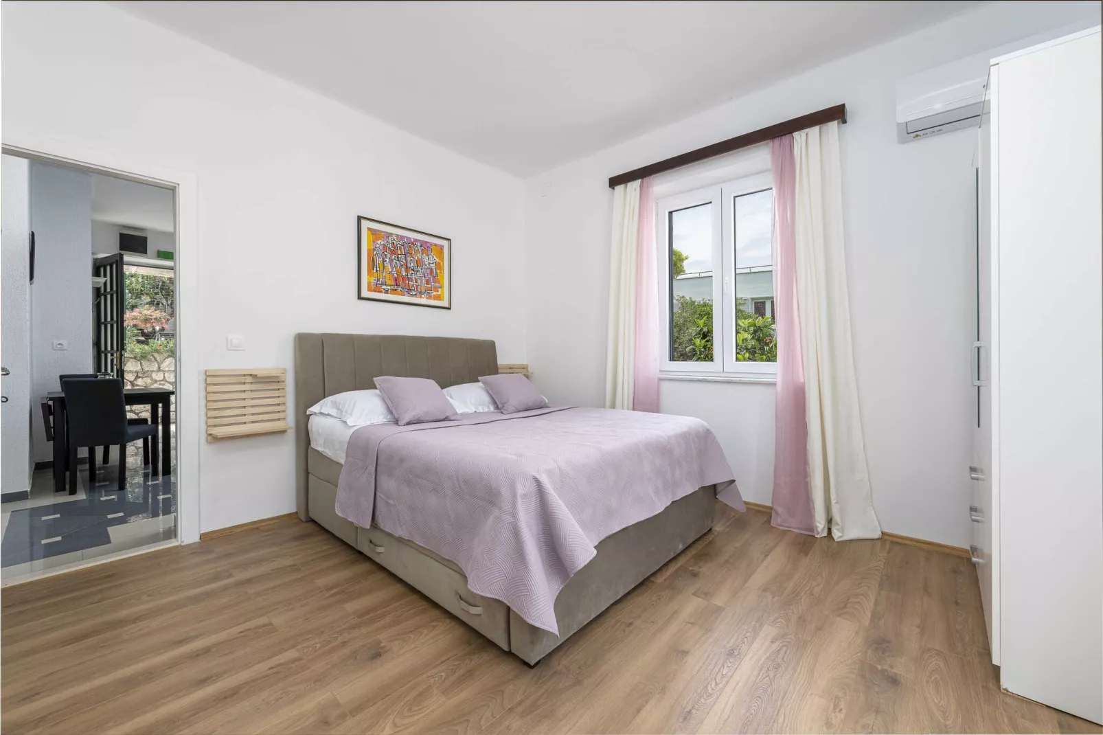 Apartment Iva - One Bedroom Apartment with Balcony-Schlafzimmer