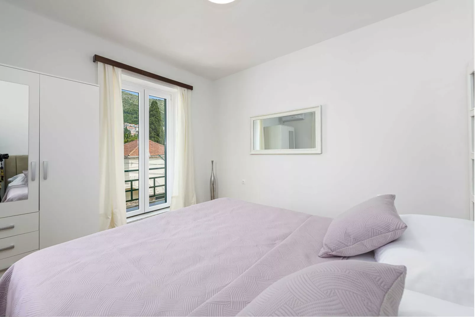 Apartment Iva - One Bedroom Apartment with Balcony-Schlafzimmer